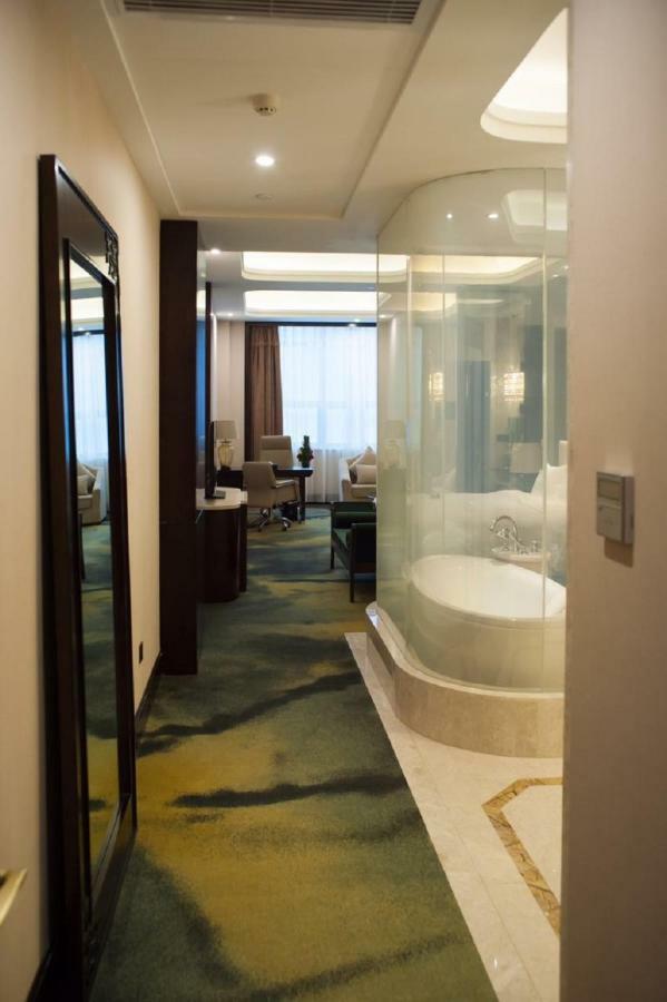 The Huiting Collection Hotel Wuhan Bagian luar foto